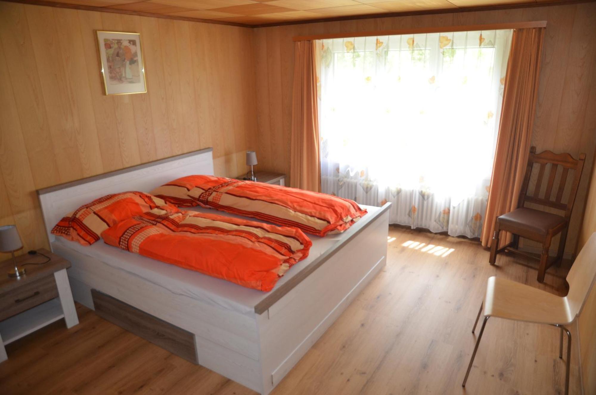 Grosse, Schoene Wohnung Im Gruenen Brig Exterior foto