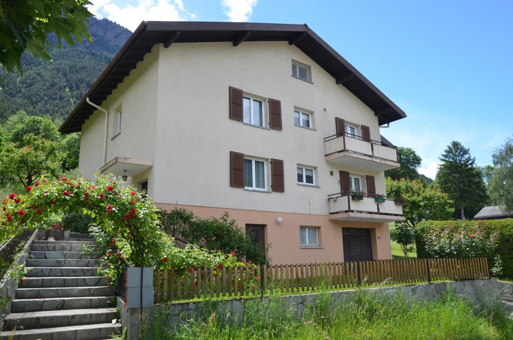 Grosse, Schoene Wohnung Im Gruenen Brig Exterior foto